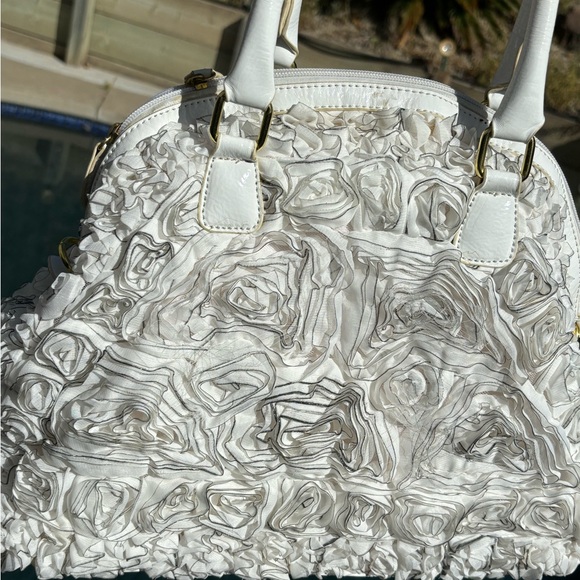 Purse beautiful unique party and dressy. - Picture 2 of 8